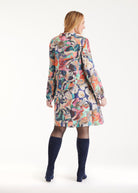 Kurzes Kleid DYRA mit V-Ausschnitt, langen Armen und mehrfarbigem, abstraktem Blumenmuster