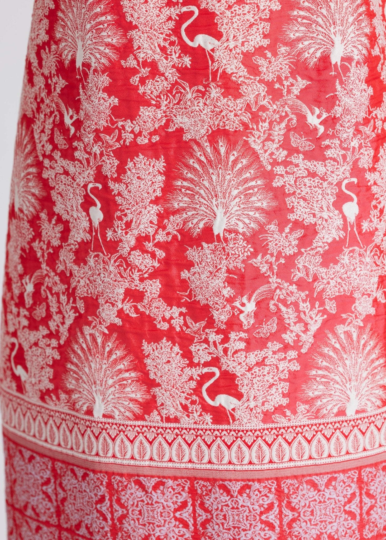 Kurzes, ärmelloses Kleid EDUNADA mit Rundhalsausschnitt und A-Linien-Form in rotem Jacquard