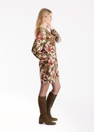 Kurzes Kleid NABYLIA mit U-Boot-Ausschnitt, langen Armen und mehrfarbigem Blumenmuster