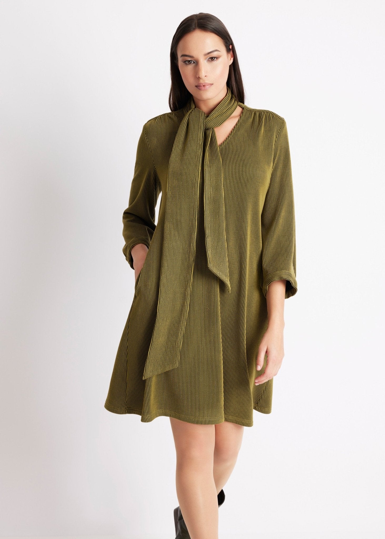 Kurzes Kleid PEKUNI aus fein geripptem Viskose-Mix - FOX'S-Fashion
