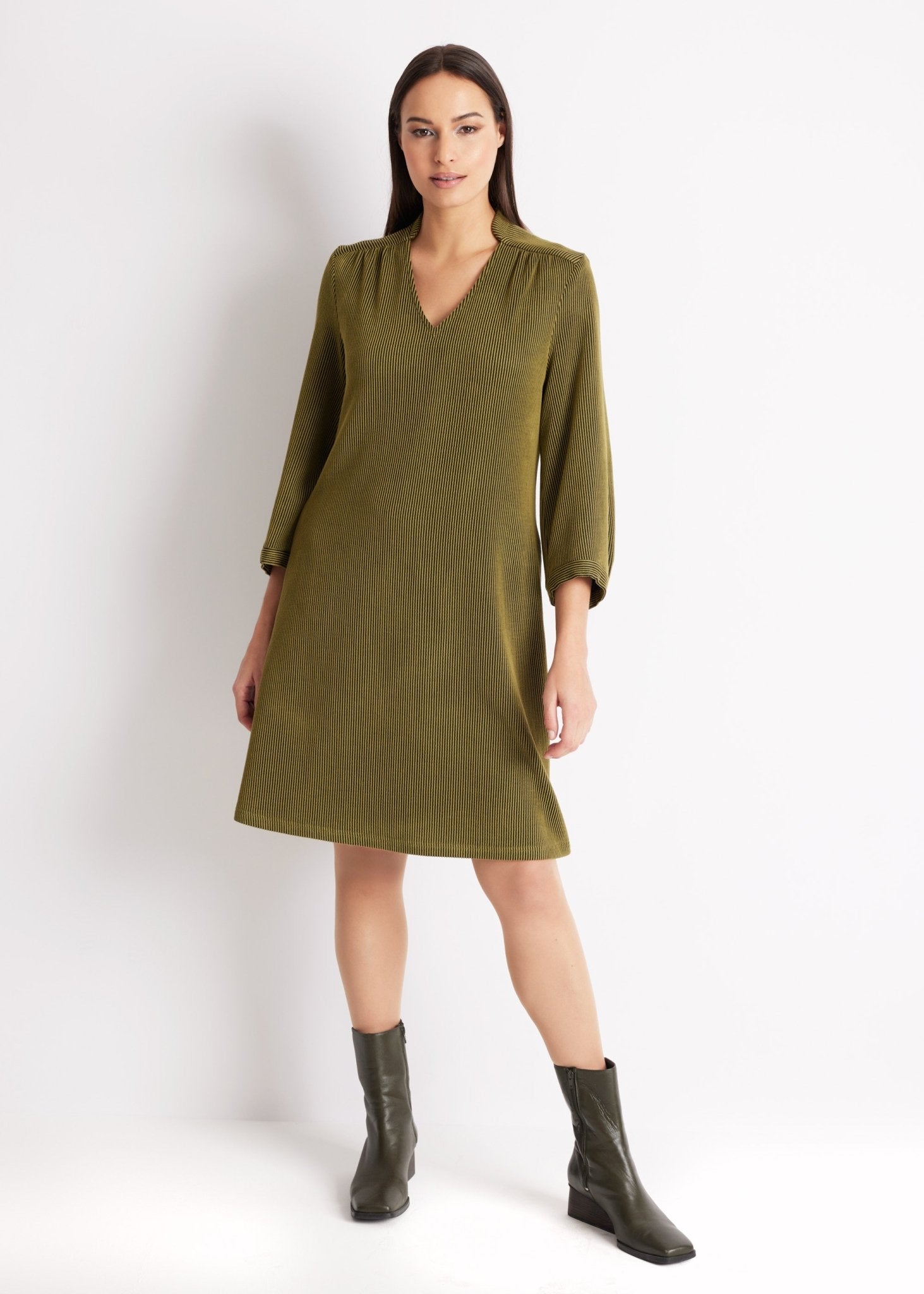 Kurzes Kleid PEKUNI aus fein geripptem Viskose-Mix - FOX'S-Fashion