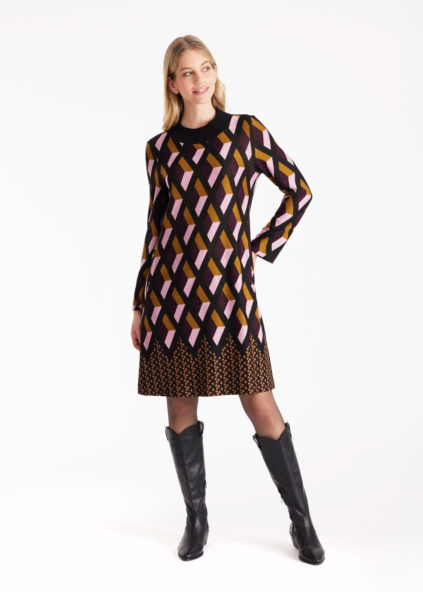 Kurzes Kleid QUBICON mit Stehkragen, langen Armen und geometrischem Muster in Dunkelrot 