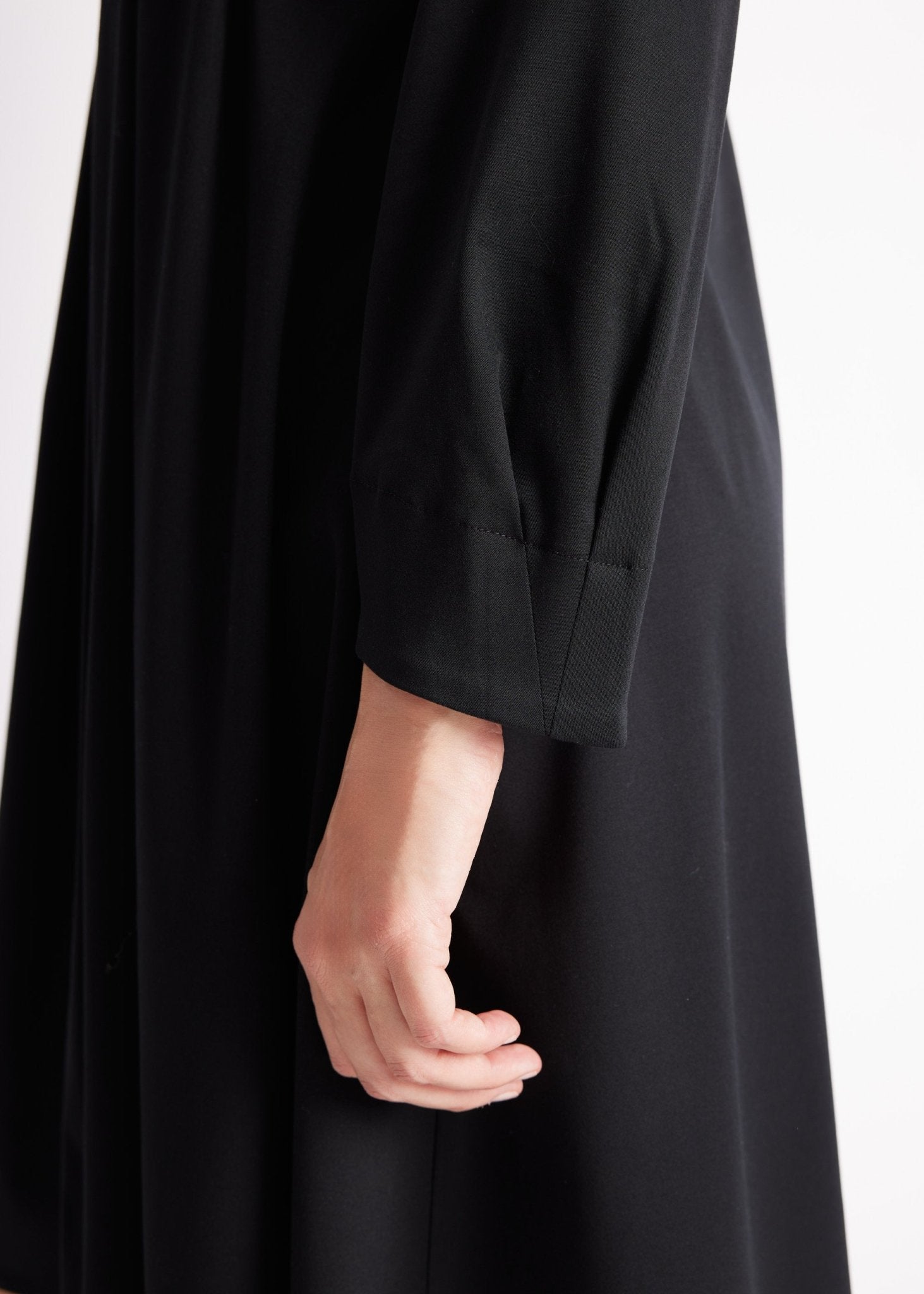 Kurzes Kleid QUENZYA aus glattem Viskosejersey in A-Linie - FOX'S-Fashion