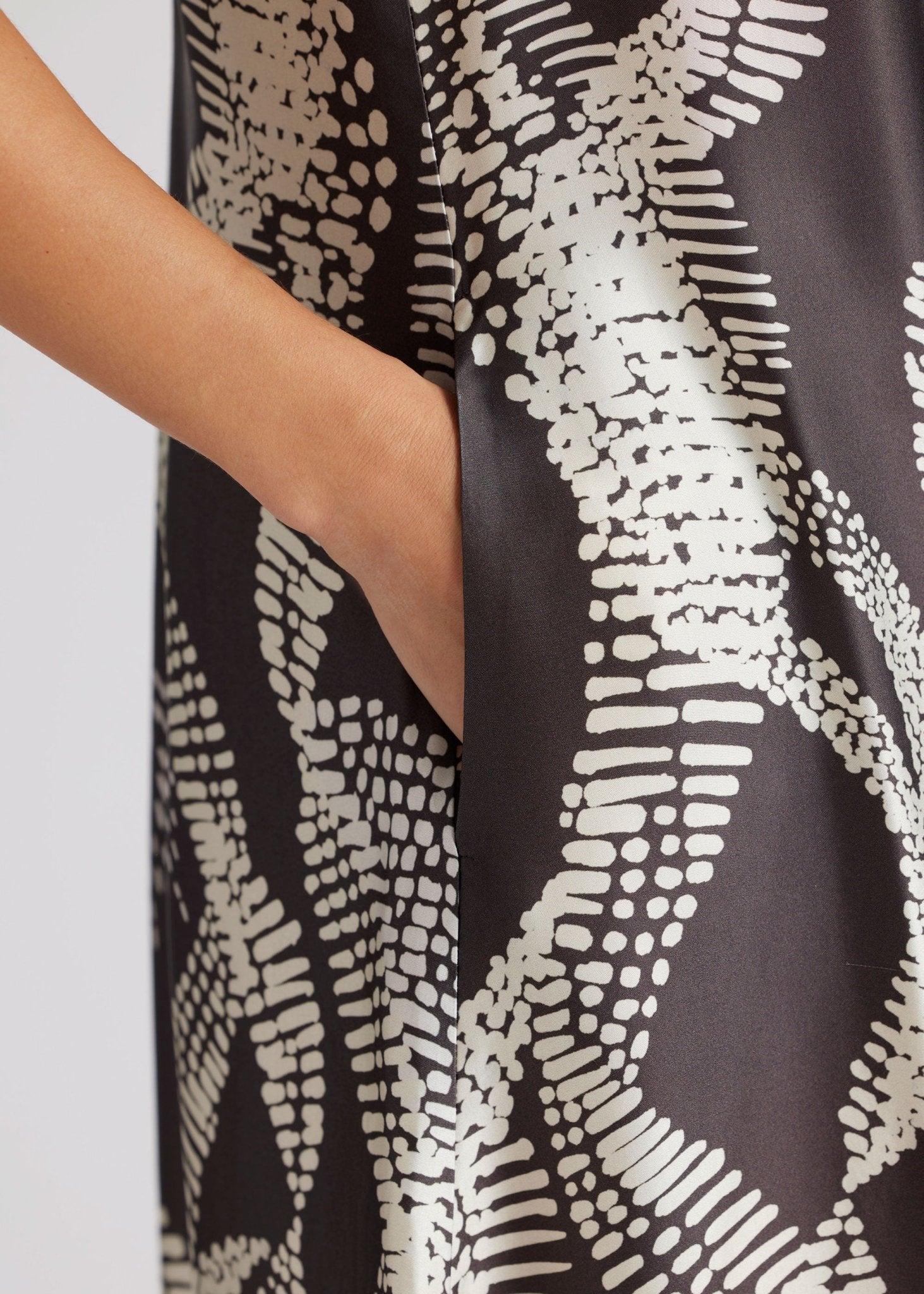 Kurzes Kleid ZYKADI aus Viskose in A - Linie - FOX'S - Fashion