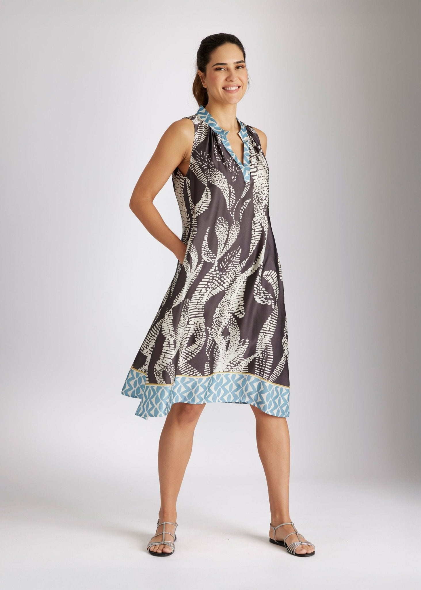 Kurzes Kleid ZYKADI aus Viskose in A - Linie - FOX'S - Fashion