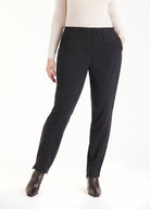 Lange Hose RISTRA mit schmalem Bein und Eingrifftaschen in Schwarz