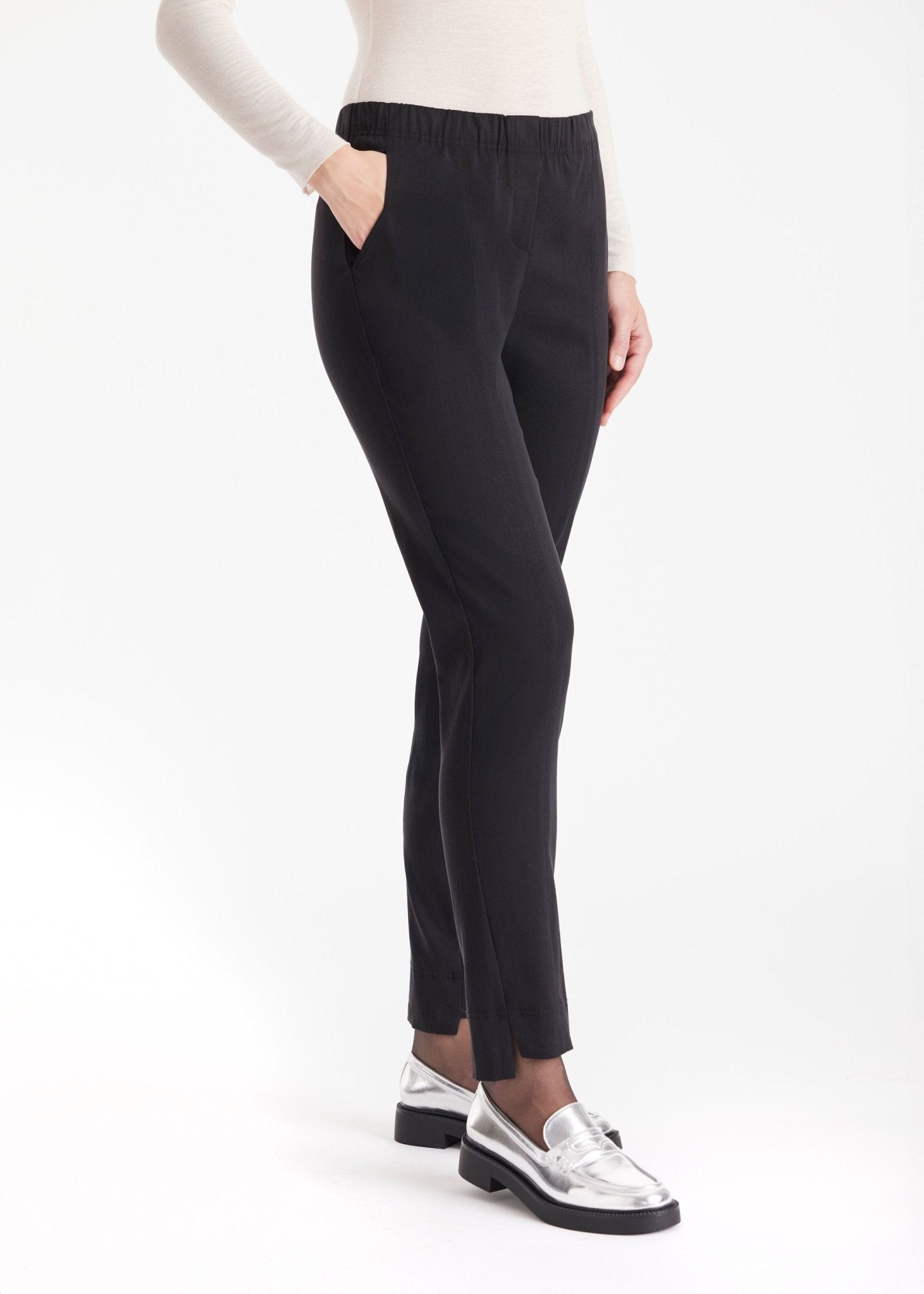 Lange Hose RISTRA mit schmalem Bein und Eingrifftaschen in Schwarz