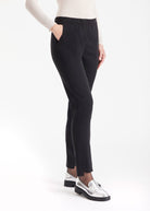 Lange Hose RISTRA mit schmalem Bein und Eingrifftaschen in Schwarz