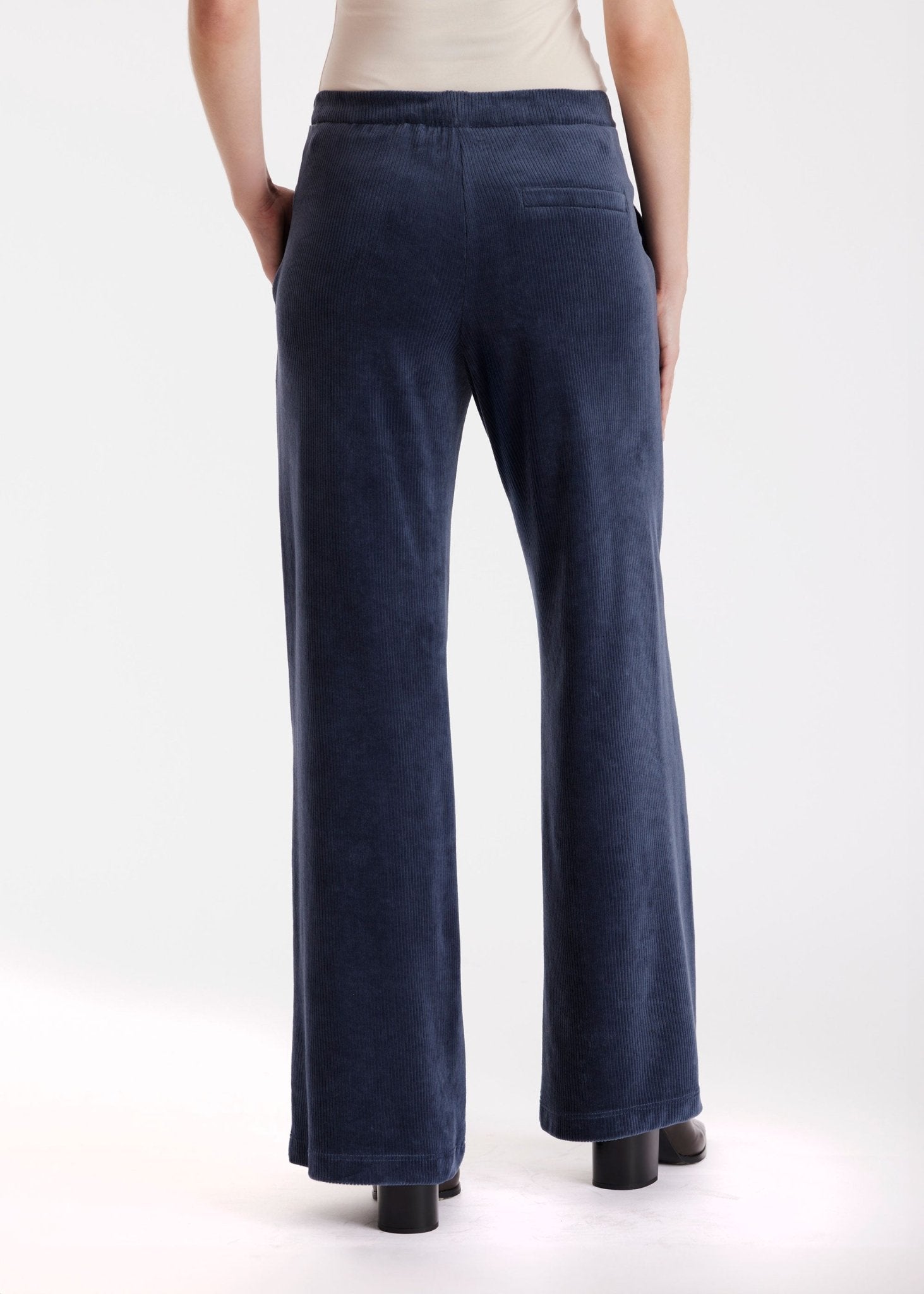 Hose WACORHO aus Cord mit lockerem Bein und Eingrifftaschen in Blau