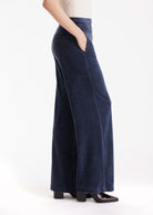 Hose WACORHO aus Cord mit lockerem Bein und Eingrifftaschen in Blau