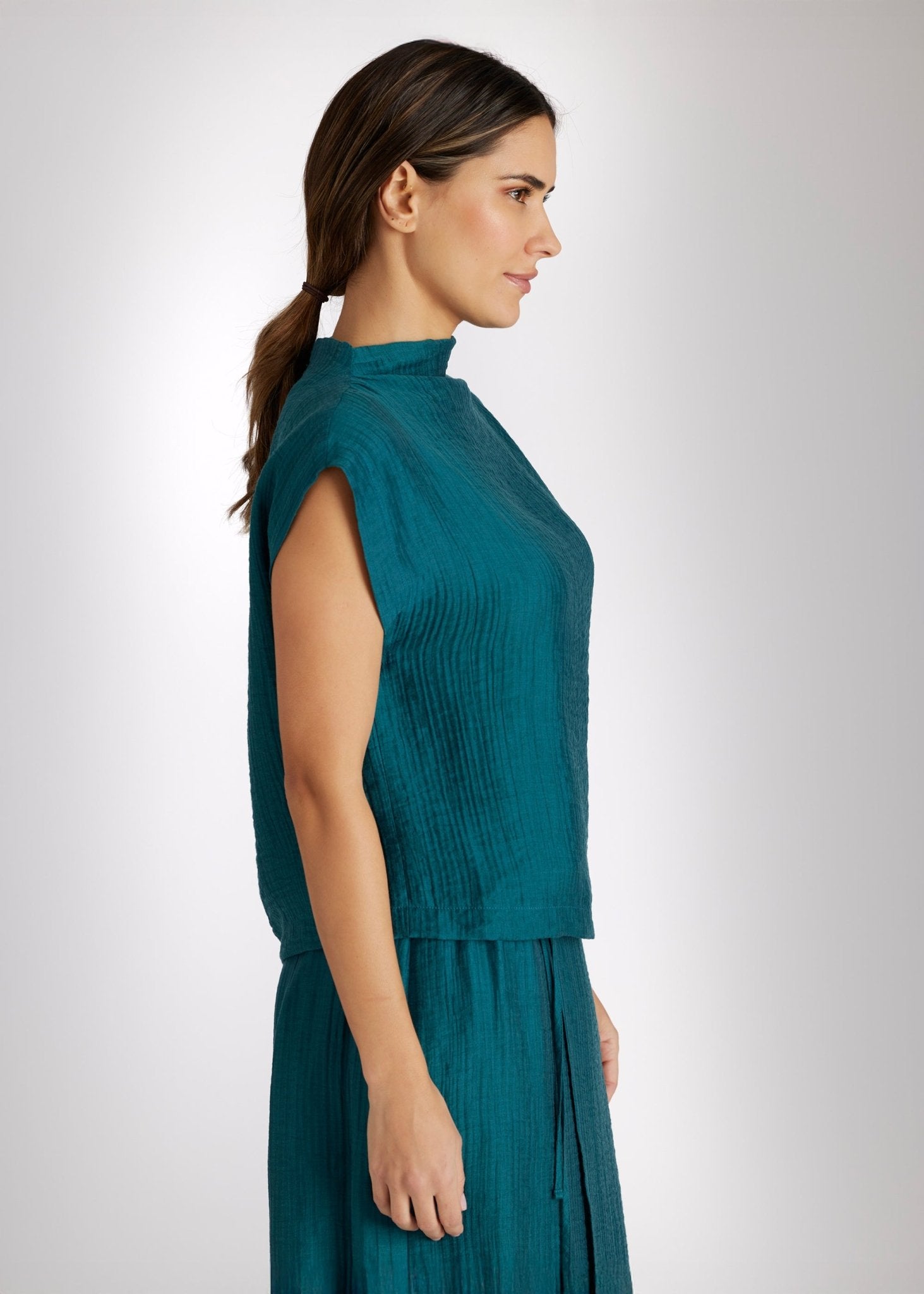 Legere Bluse NATRONI mit raffiniertem Kragen und kurzen Ärmeln in Grün