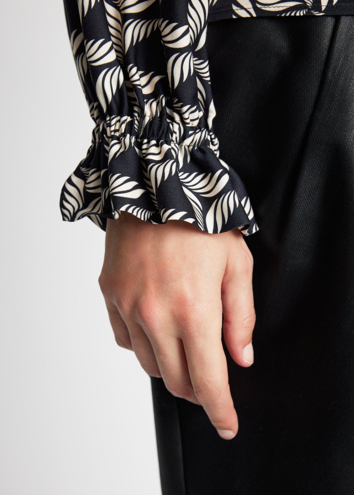 Legere Bluse VALYRA aus 100 % Viskose - FOX'S-Fashion