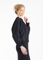 Pullover HOPUI mit Rundhals und langen Armen in Schwarz