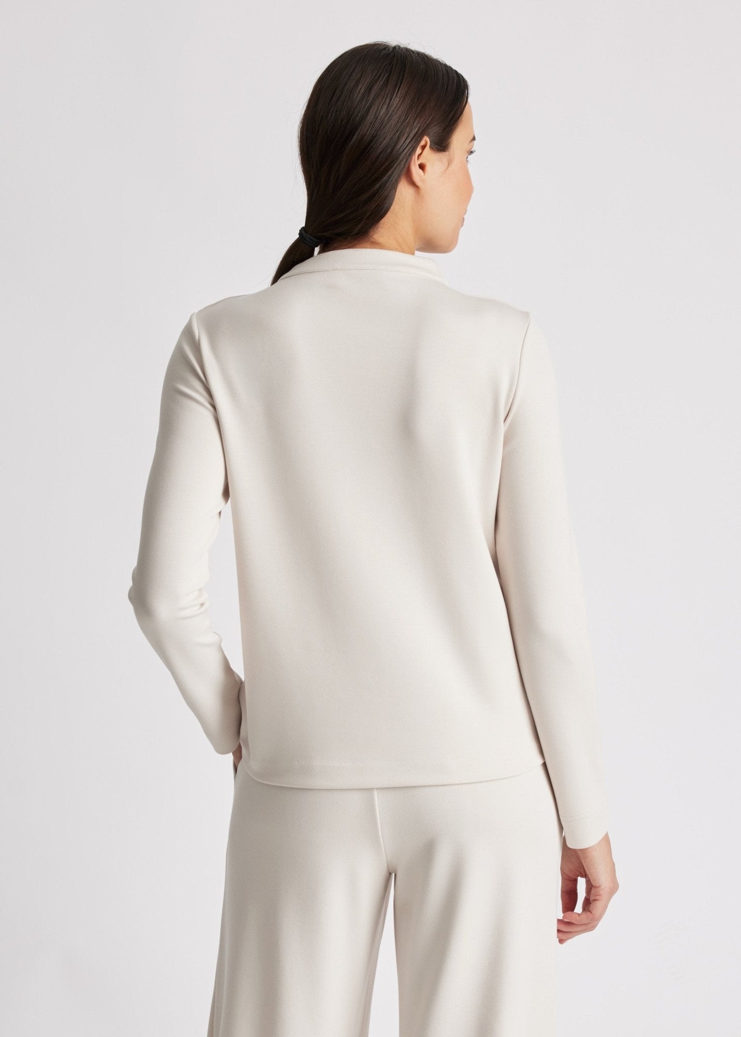 Leichtes Sweatshirt INTRONO mit erhöhtem Kragen, langen Ärmeln und Ziernähten in Beige