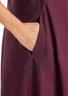 Kleid JABORO in Midi-Länge mit Rundhals, 3/4-Armen und leichter O-Form in Dunkelrot