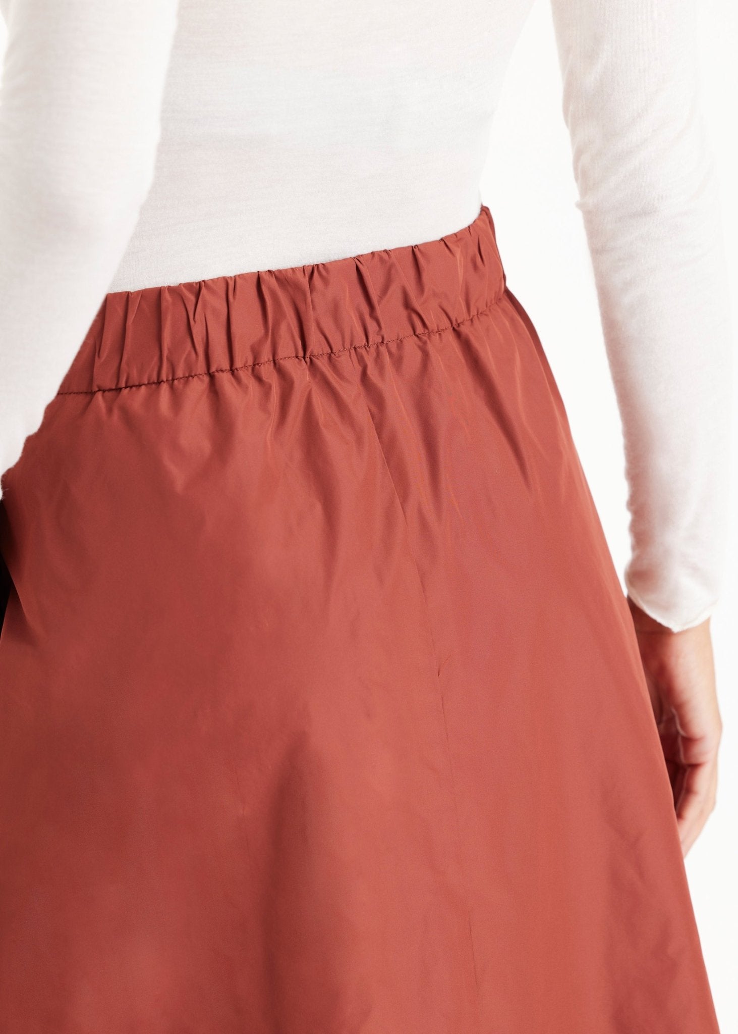 Rock GOMYRO in Midi-Länge mit Falten und Eingrifftaschen in Braun