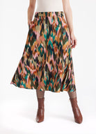 Rock NATYRO in Midi-Länge mit seitlichen Eingrifftaschen und mehrfarbigem Blumenmuster 