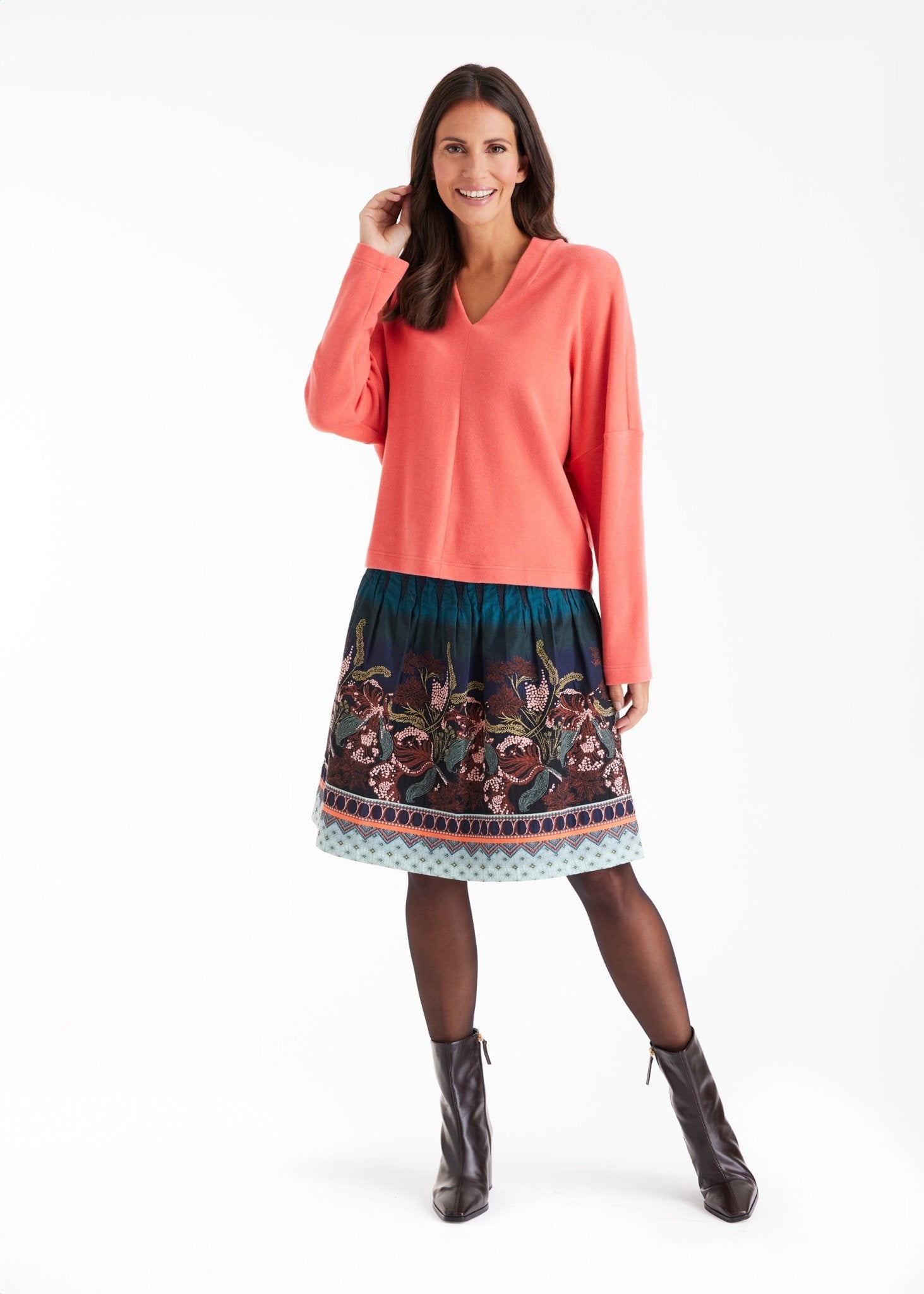 Pullover FEALIA mit V-Ausschnitt und langen Armen in Orange