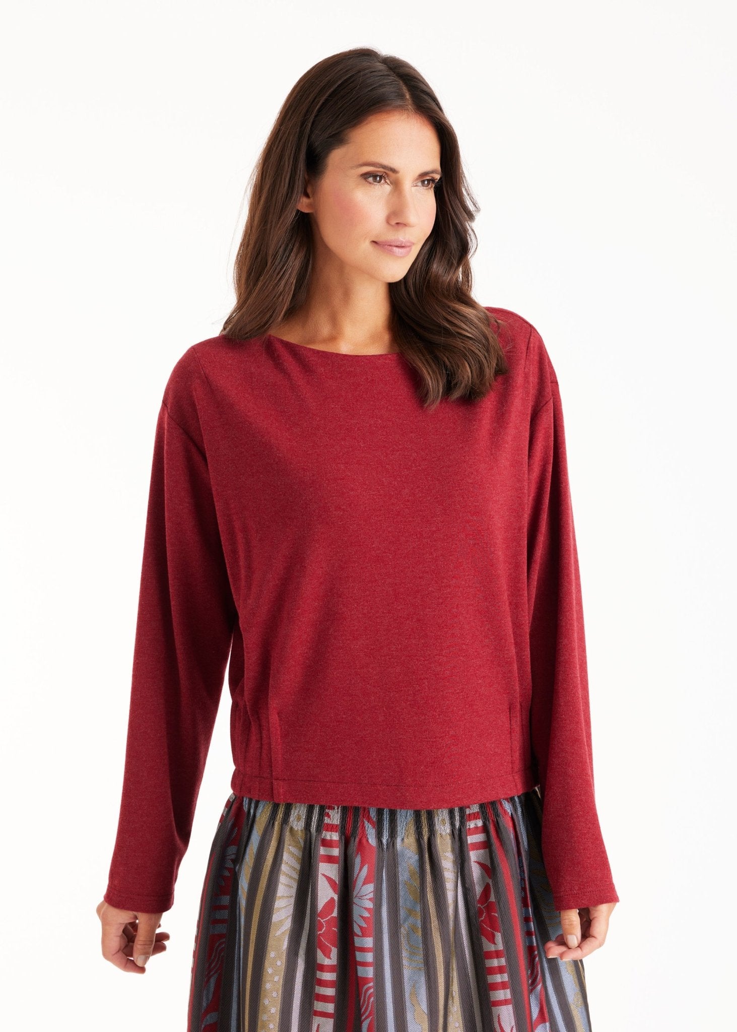 Pullover OLOVA mit U-Boot-Ausschnitt, langen Armen und seitlichen Biesen in Rot