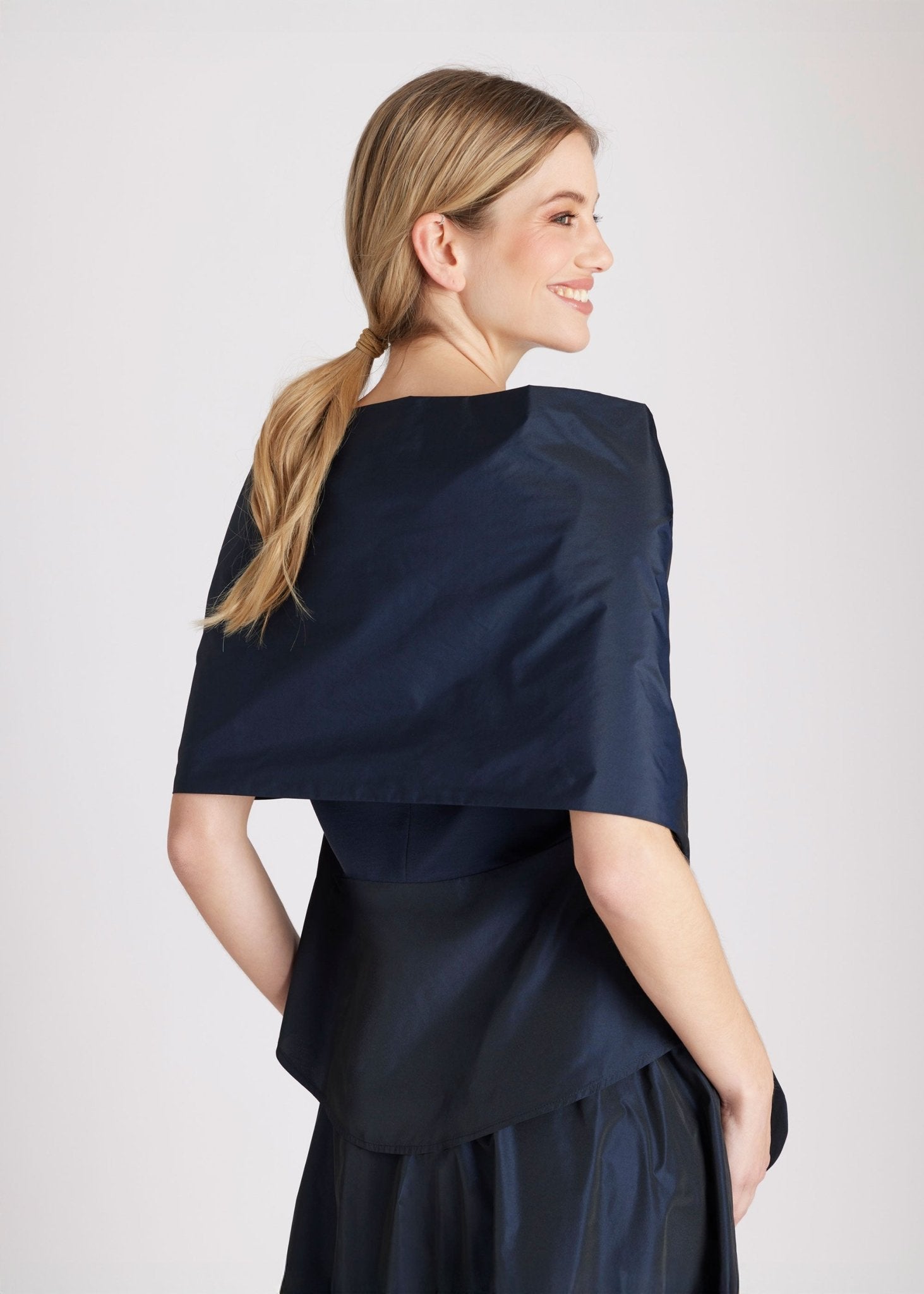 Rechteckige Stola STOLIA aus Taft mit Durchzugschlitz - FOX'S - Fashion