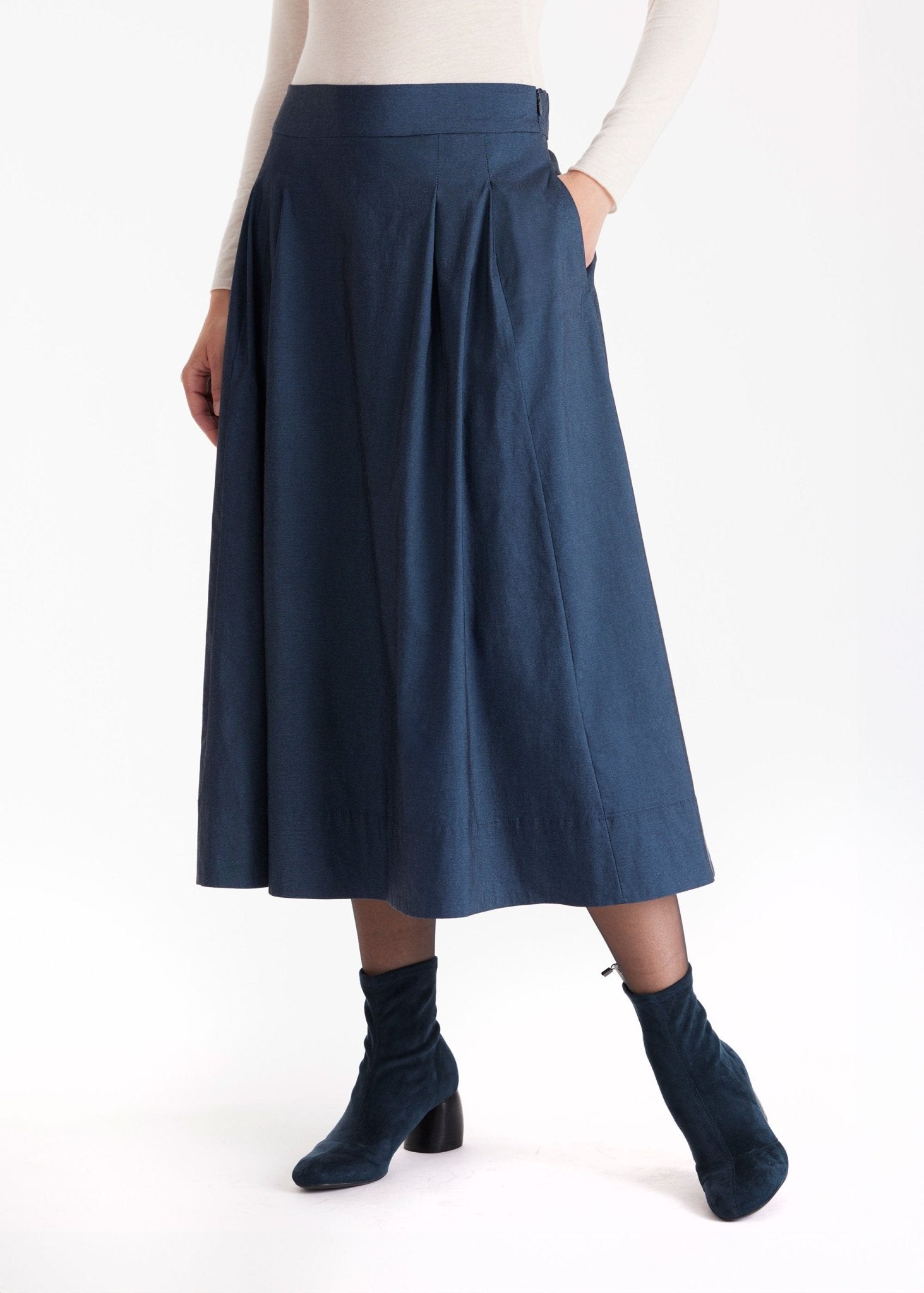 Rock JIGIRO in Midi-Länge mit Falten und seitlichen Eingrifftaschen in Blau