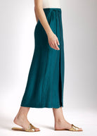 Midi-Rock NAWIKORO in Wickeloptik mit Bindetail und schmaler Form in Dunkelgrün