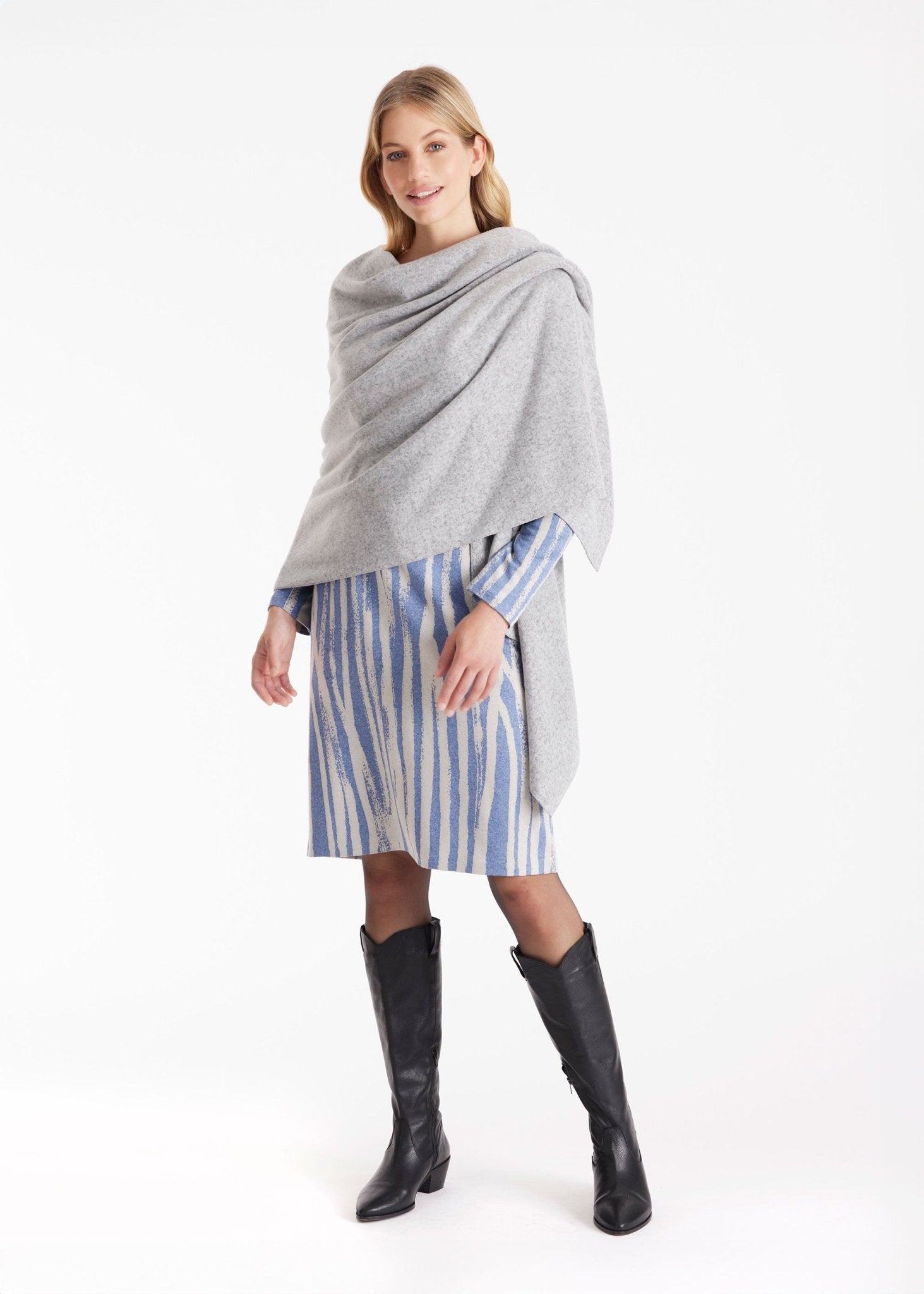 Stola SUSTOLA in Hellgrau