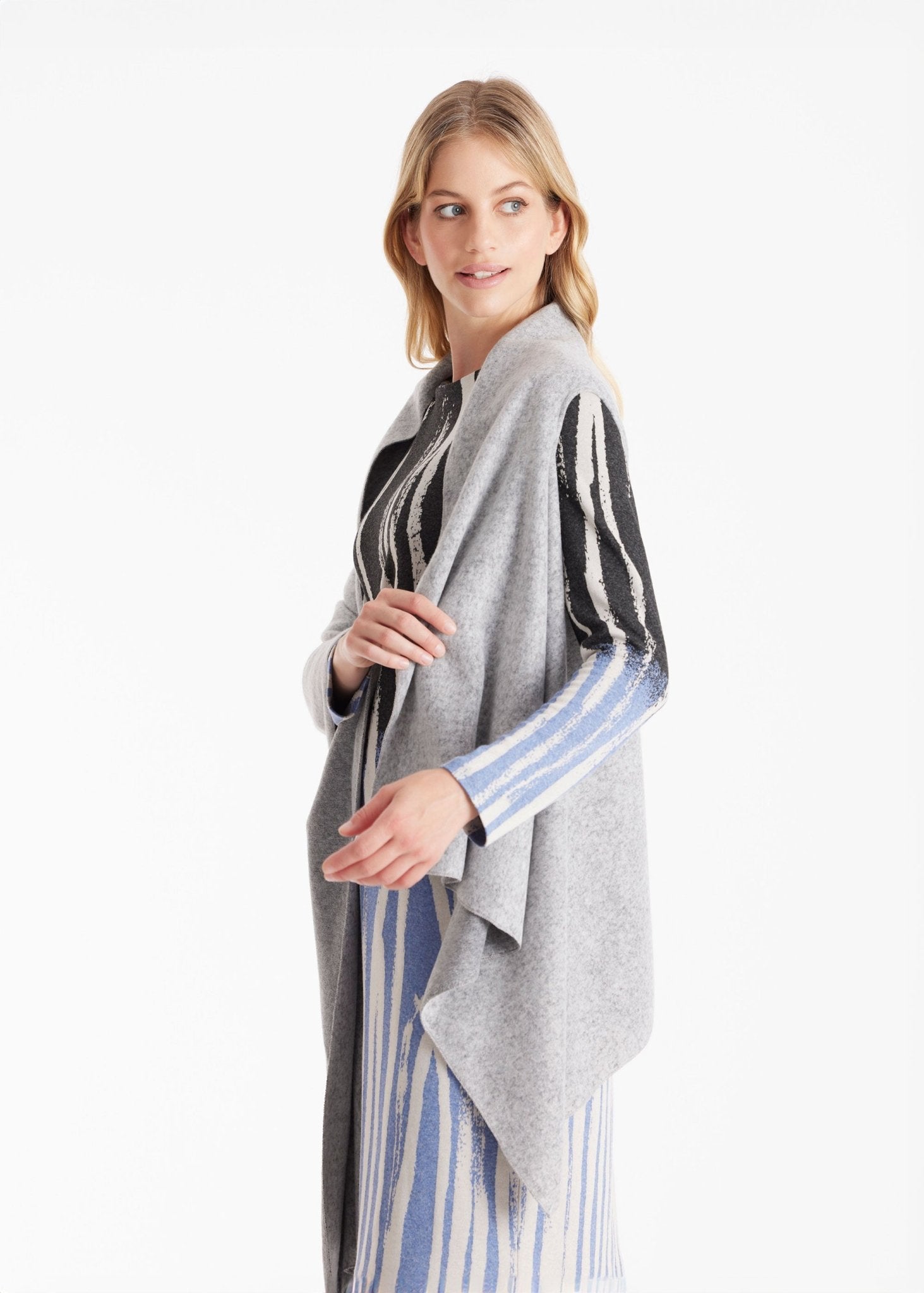 Stola SUSTOLA in Hellgrau