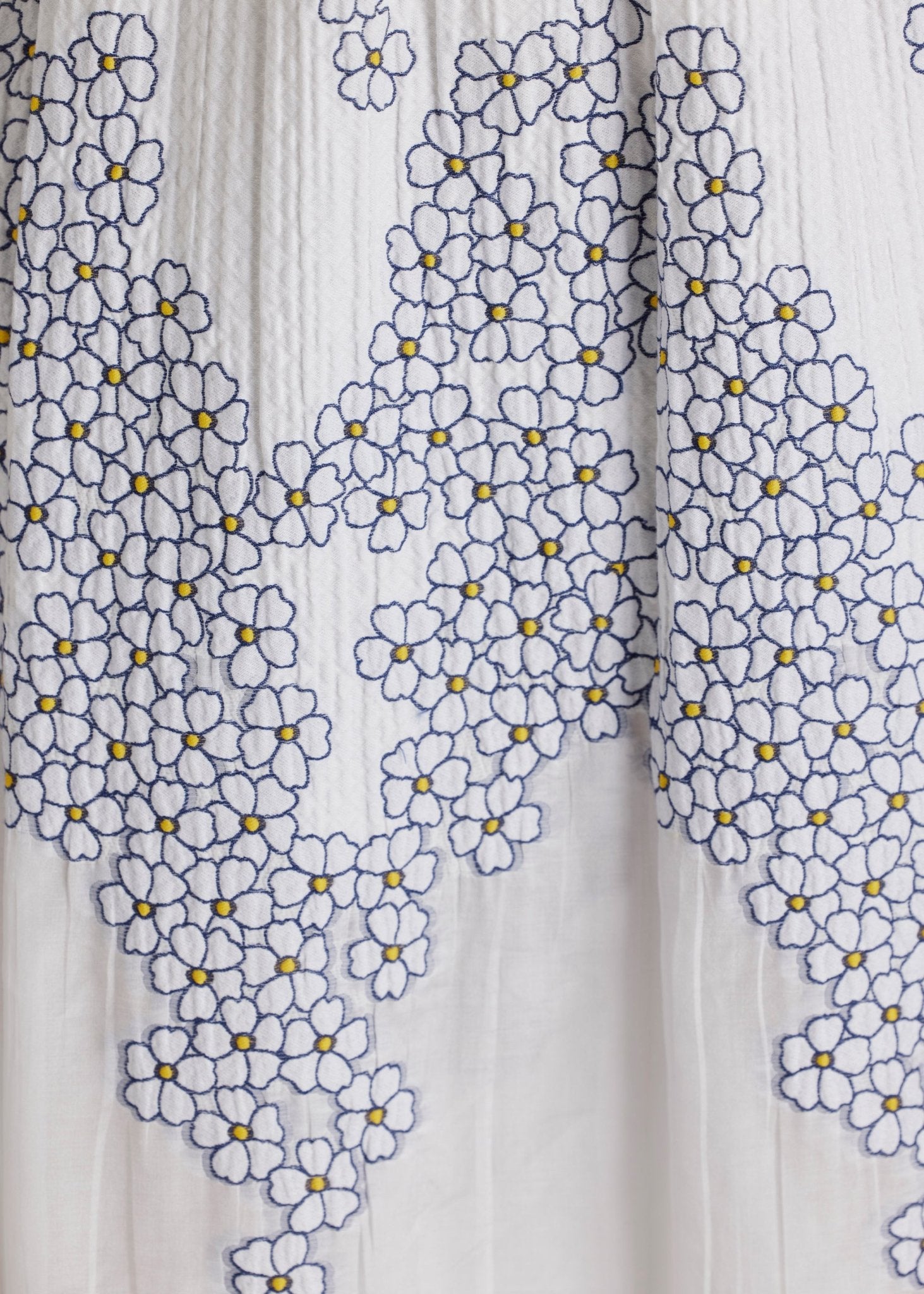 Tailliertes, knielanges Kleid LIMUK mit U-Boot-Ausschnitt und ohne Ärmel in Weiß mit Blumenmuster