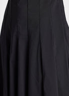 Knielanges, ärmelloses Kleid Mexico mit Biesen und tailliertem Schnitt in Schwarz 