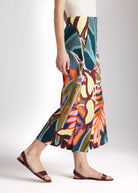 Culotte DUKANA mit weitem Bein in 7/8-Länge und mehrfarbigem, floralem Print 